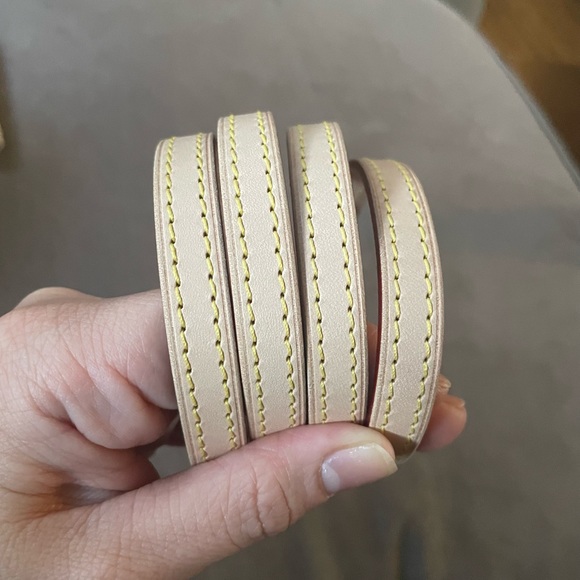 Authentic Louis Vuitton Vachetta Crossbody Strap from Eva Monogram - Picture 5 of 10